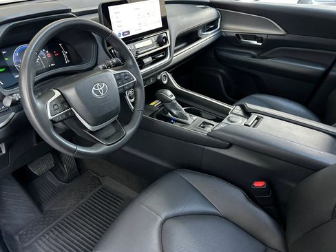Used 2024 Toyota Grand Highlander AWD Hybrid image 4