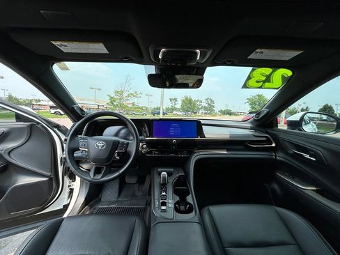 Used 2023 Toyota Crown AWD/4WD image 10