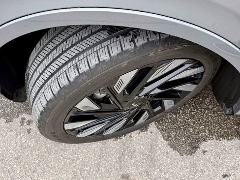 Used 2024 Lincoln Nautilus Reserve w/ Jet Appearance Package (87T) image 32