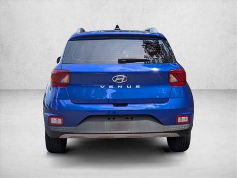 Used 2022 Hyundai Venue Limited w/ Cargo Package FWD image 7