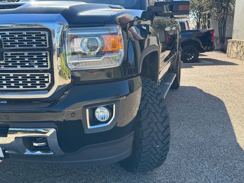 Used 2019 GMC Sierra 2500 Denali w/ Duramax Plus Package image 3