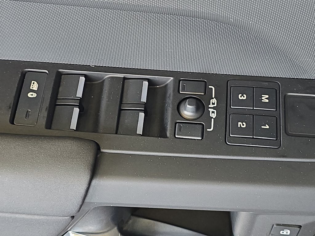 Certified 2025 Land Rover Defender 110 S AWD/4WD image 29