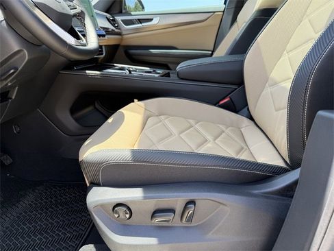 Certified 2025 Volkswagen Atlas Cross Sport SE image 11