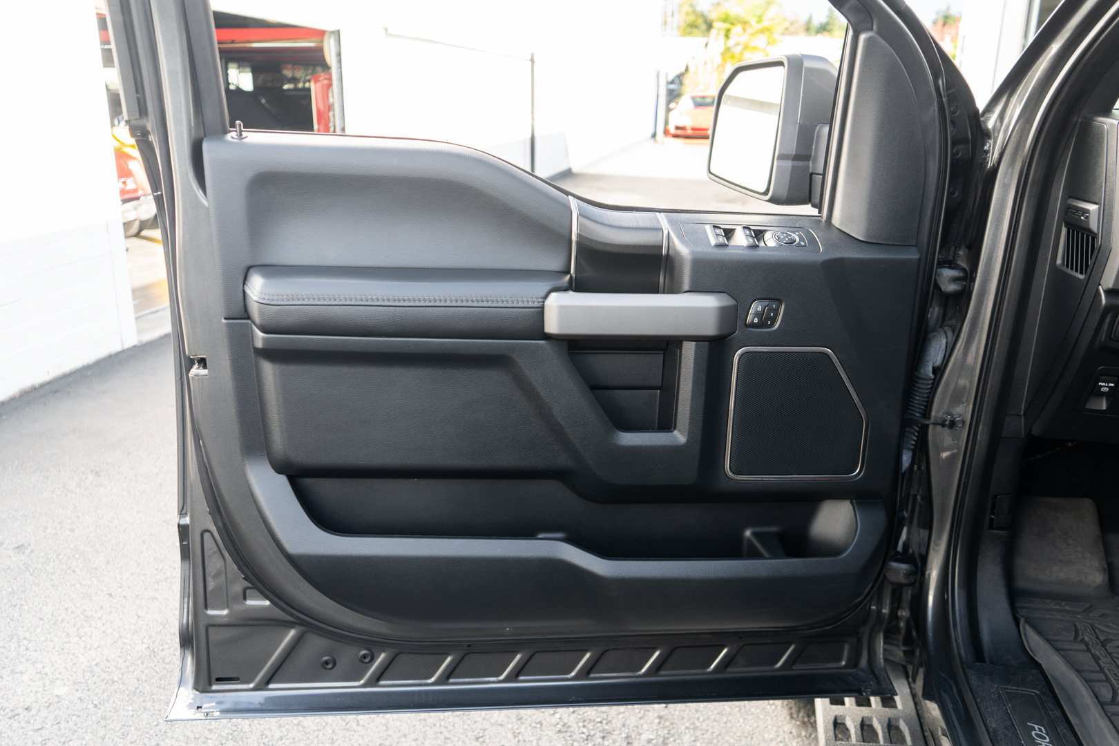 Used 2019 Ford F150 Raptor w/ Equipment Group 802A Luxury AWD/4WD image 11