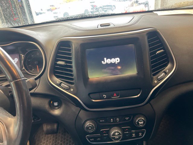 Used 2020 Jeep Cherokee Latitude Plus w/ Cold Weather Group AWD/4WD image 8
