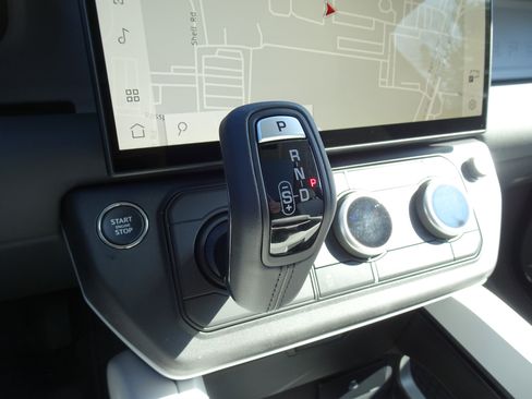 New 2026 Land Rover Defender 110 X-Dynamic SE AWD/4WD image 25