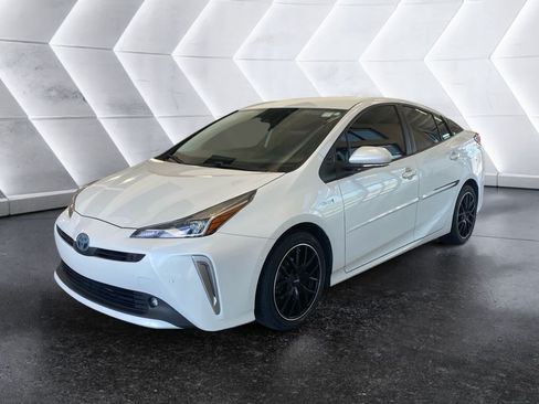 Used 2022 Toyota Prius XLE FWD image 3