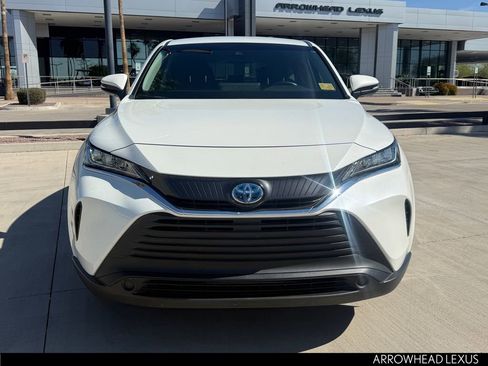 Used 2022 Toyota Venza LE image 5