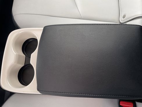 Used 2017 Toyota Prius Prime Premium image 39