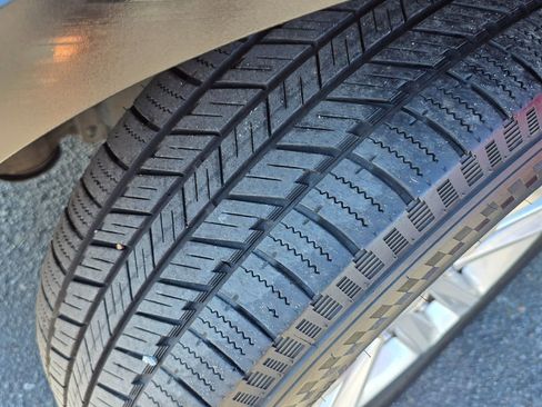 Used 2017 Ford Explorer XLT image 14