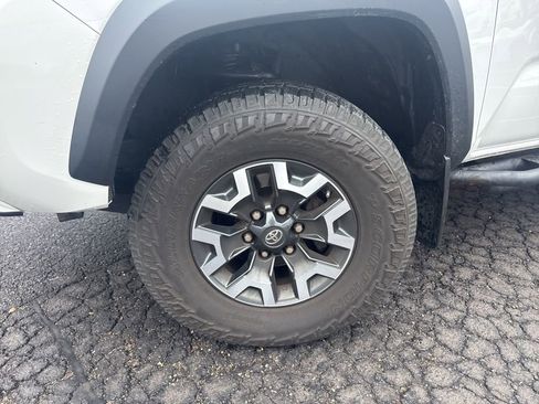 Used 2016 Toyota Tacoma TRD Off-Road w/ Towing Package image 2