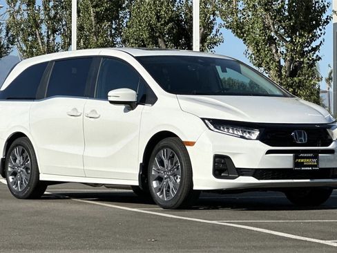 New 2026 Honda Odyssey Touring image 2