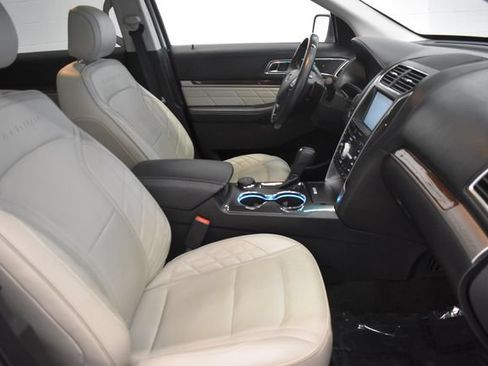 Used 2016 Ford Explorer Platinum AWD/4WD image 19