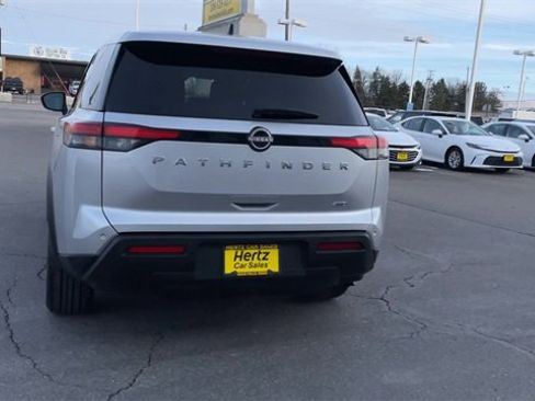 Used 2024 Nissan Pathfinder S image 8
