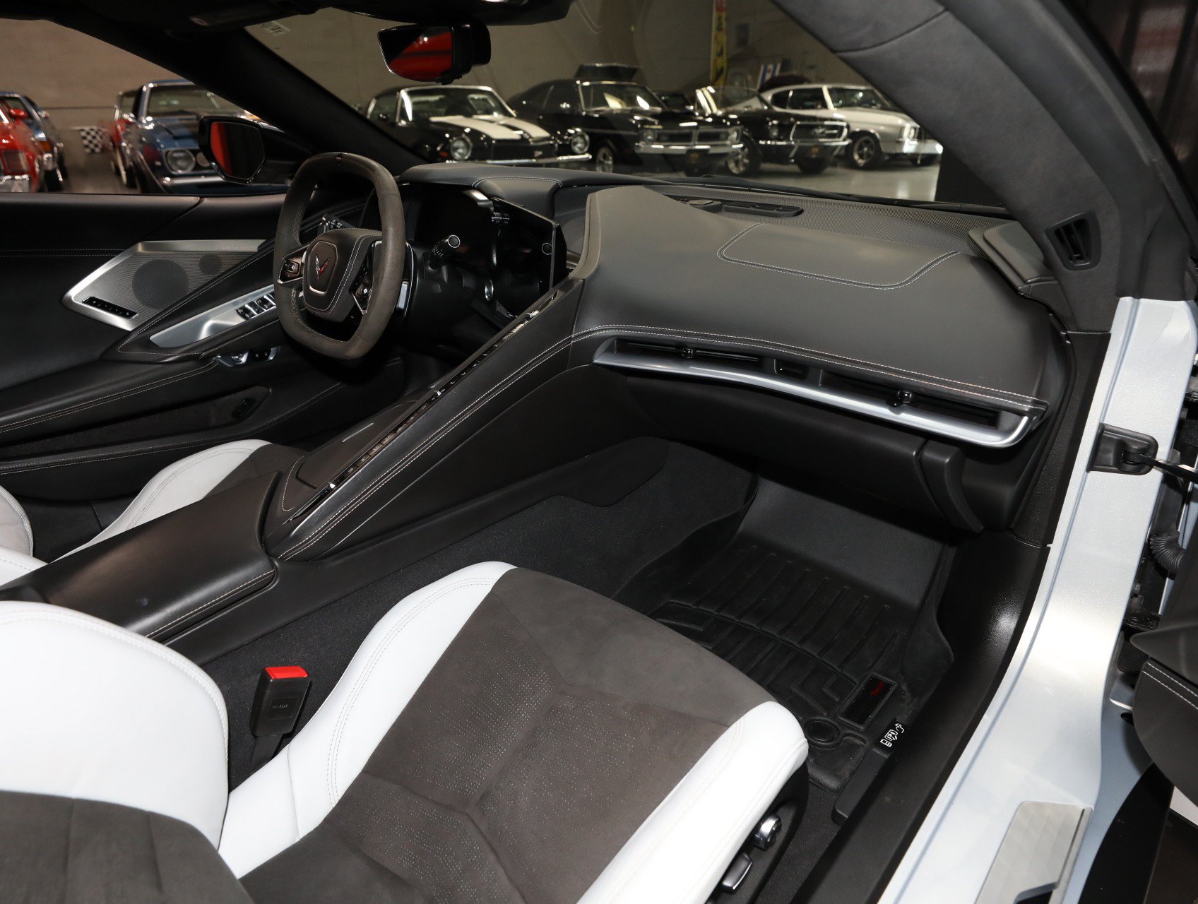 Used 2021 Chevrolet Corvette Stingray Premium Conv w/ Z51 Performance Package RWD image 55