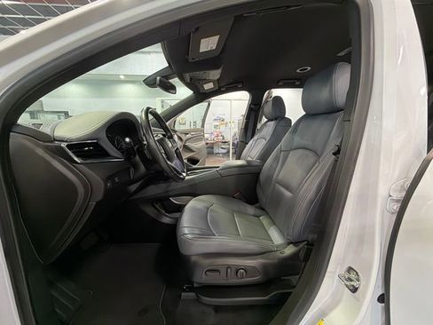Used 2023 Buick Enclave Essence FWD image 11
