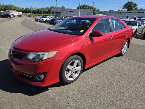 Used 2012 Toyota Camry SE FWD image 3