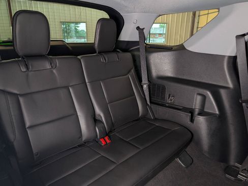 Used 2022 Ford Explorer XLT w/ Equipment Group 202A AWD/4WD image 45