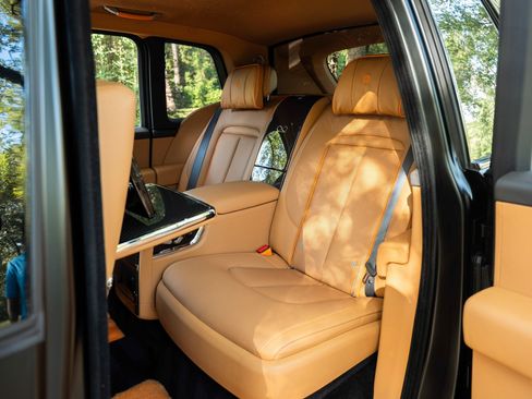 Used 2023 Rolls-Royce Cullinan Black Badge w/ Leather Finishing Pack image 41