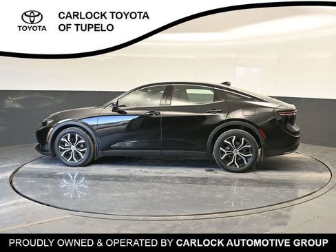 Used 2023 Toyota Crown Limited image 8