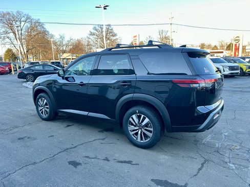 New 2026 Nissan Pathfinder SL image 7