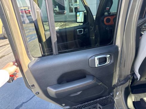 Used 2020 Jeep Gladiator Mojave w/ Cold Weather Group AWD/4WD image 10