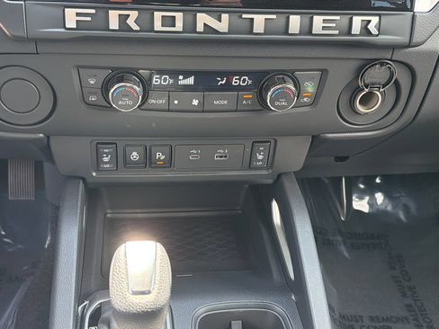 Used 2025 Nissan Frontier SV w/ SV Convenience Package RWD image 26