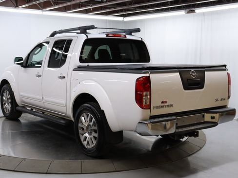 Used 2011 Nissan Frontier SL image 5