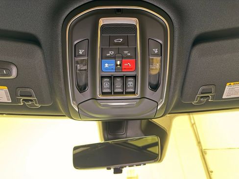 Used 2026 Jeep Grand Cherokee L Limited w/ Luxury Tech Group II RWD image 22