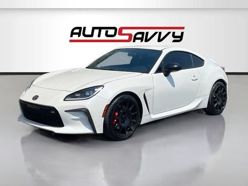 Used 2025 Toyota GR86 Premium w/ Performance Package RWD image 3