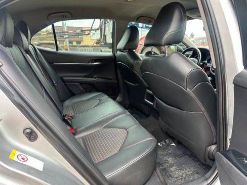 Used 2018 Toyota Camry SE FWD image 10