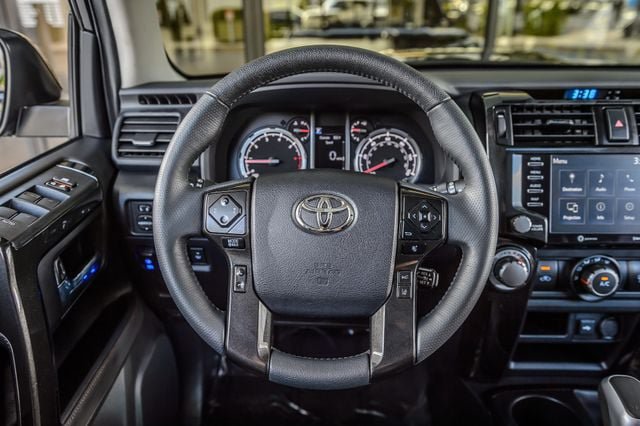 Used 2022 Toyota 4Runner TRD Off-Road Premium w/ Moonroof Package AWD/4WD image 30