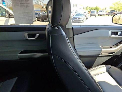 Used 2024 Ford Explorer XLT w/ Equipment Group 202A AWD/4WD image 17