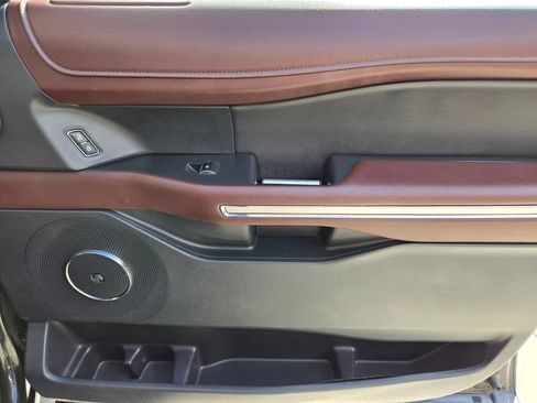 Used 2024 Ford Expedition Limited image 24