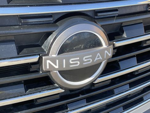 Used 2025 Nissan Rogue SV image 6