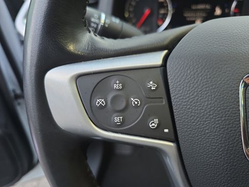 Used 2022 GMC Acadia SLT w/ Elevation Edition FWD image 17