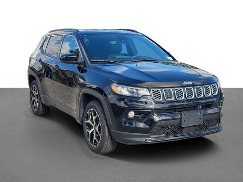 Used 2025 Jeep Compass Limited AWD/4WD image 2
