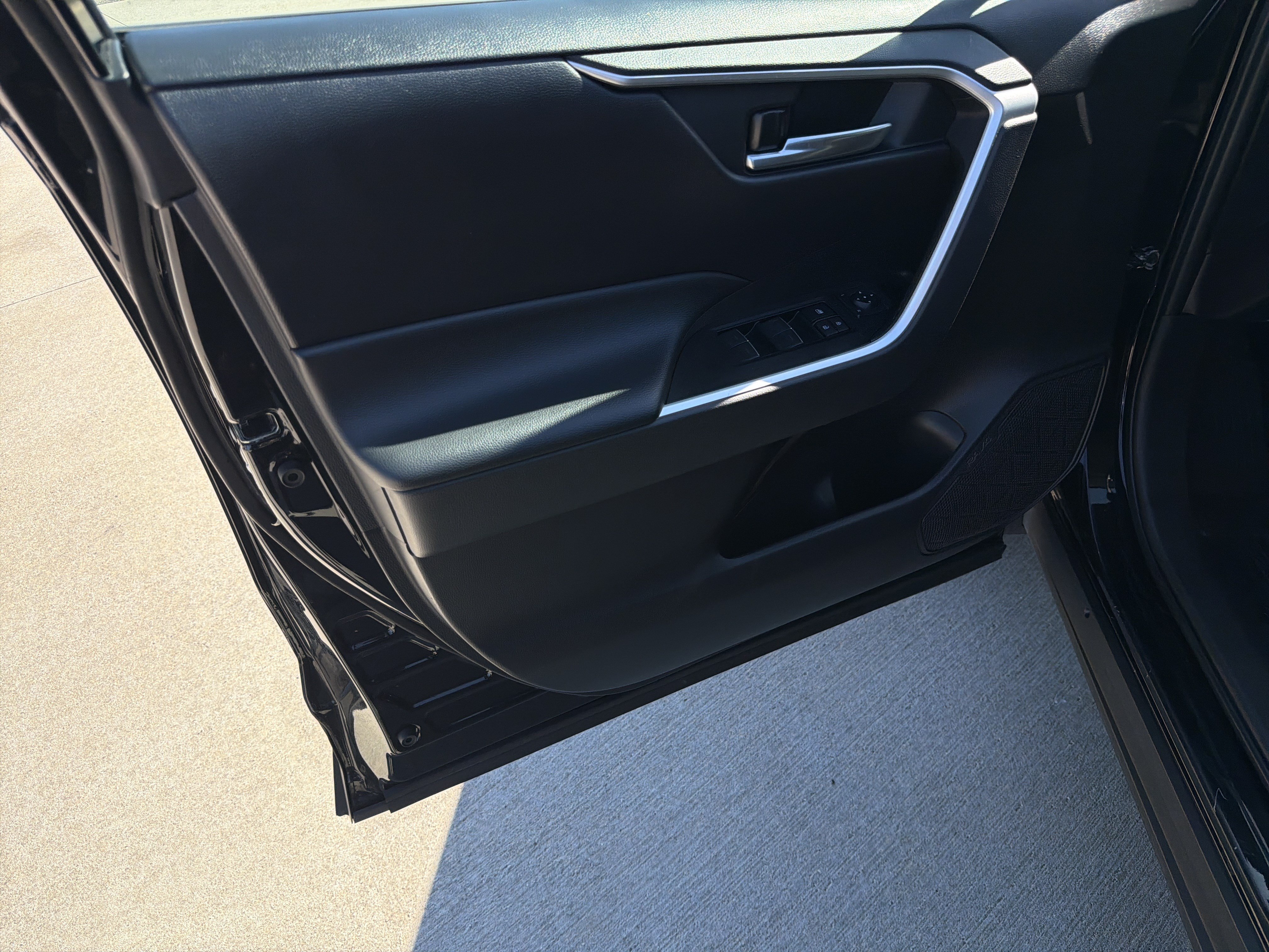 Used 2023 Toyota RAV4 XLE FWD image 10