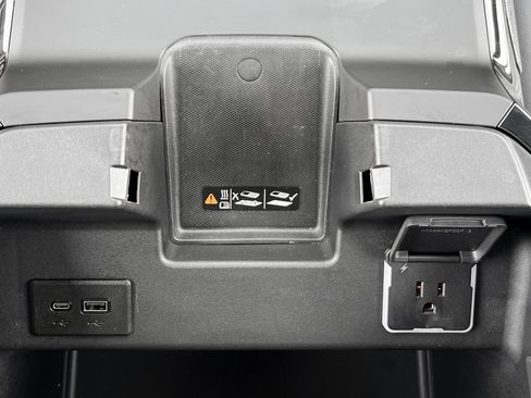 Used 2024 Chevrolet Silverado 2500 ZR2 w/ Technology Package image 27