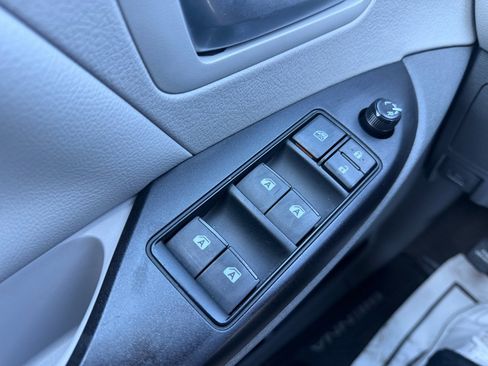 Used 2016 Toyota Sienna LE image 43