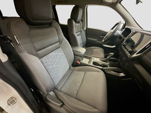Used 2025 Nissan Frontier SV AWD/4WD image 31