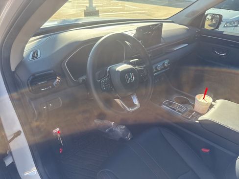 Used 2025 Honda Pilot EX-L image 8