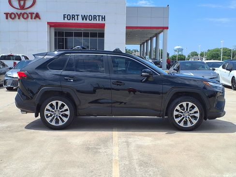 Used 2023 Toyota RAV4 XLE Premium FWD image 10