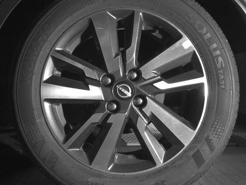Used 2025 Nissan Versa SV FWD image 14