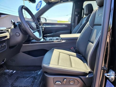 Used 2026 Cadillac Escalade ESV Sport AWD/4WD image 18