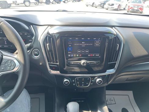 Used 2022 Chevrolet Traverse LT FWD image 18