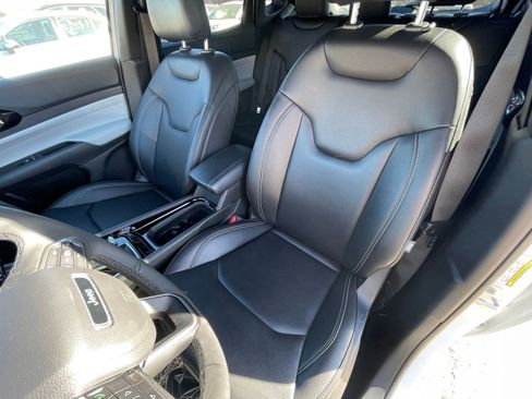 Used 2025 Jeep Compass Limited image 36