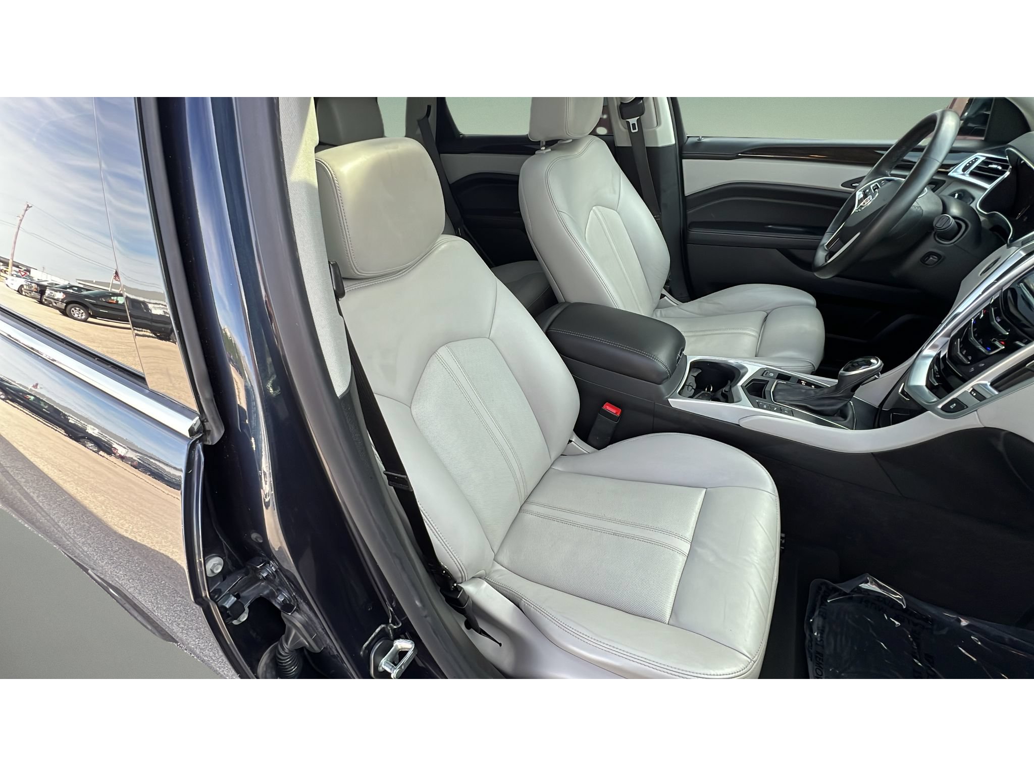 Used 2015 Cadillac SRX Premium AWD/4WD image 32