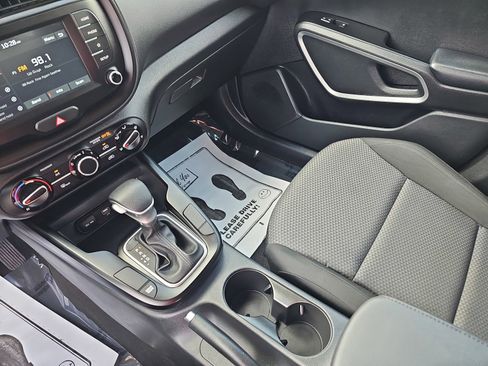 Used 2021 Kia Soul LX FWD image 25