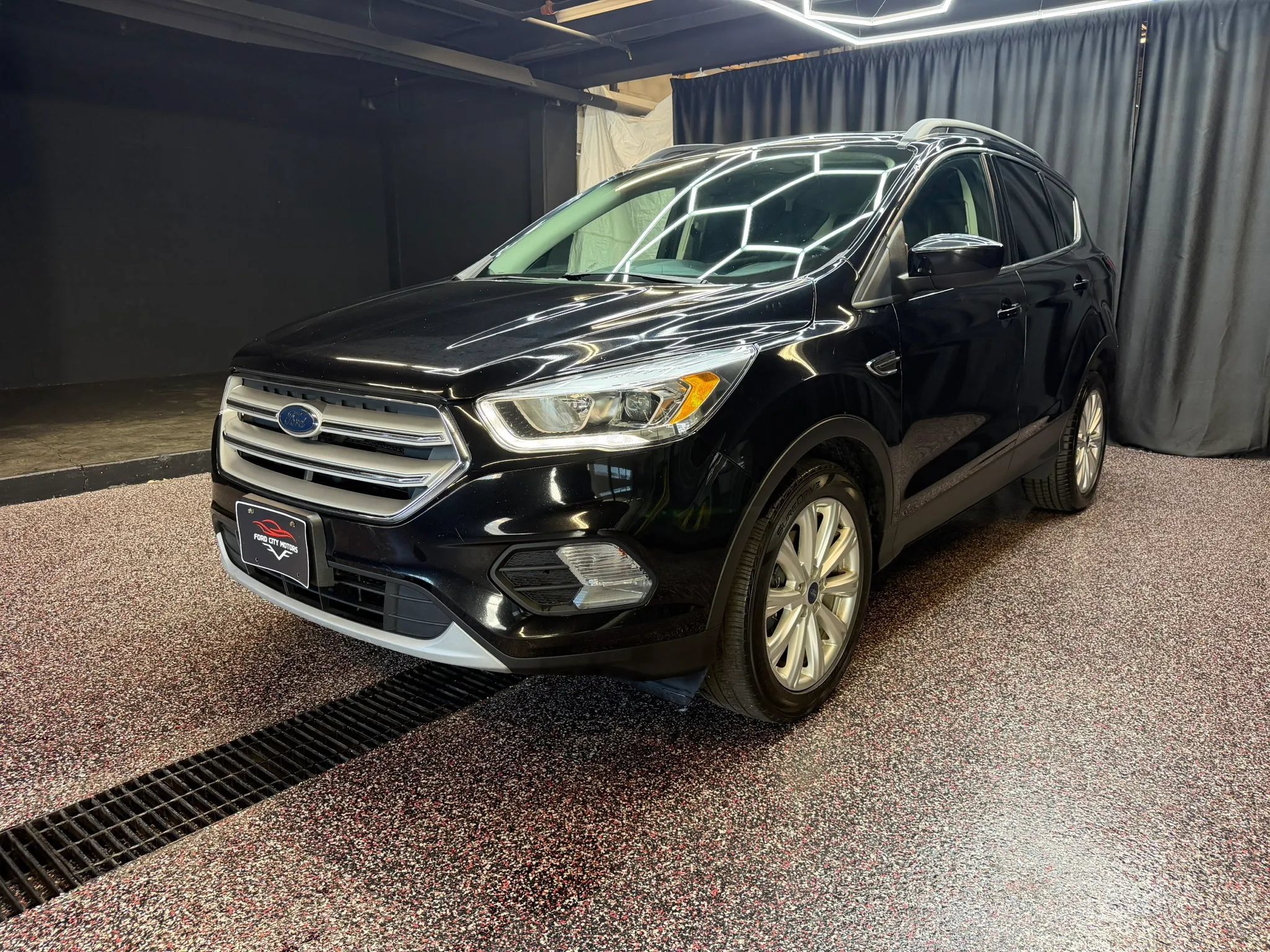 Used 2019 Ford Escape SEL FWD image 3